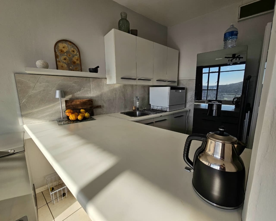 2 Bedroom Property for Sale in Vredehoek Western Cape